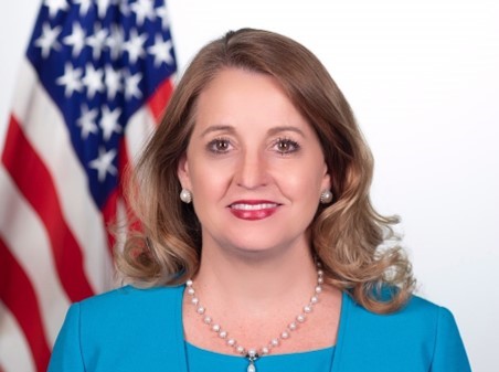 Headshot of Suzette Kent
